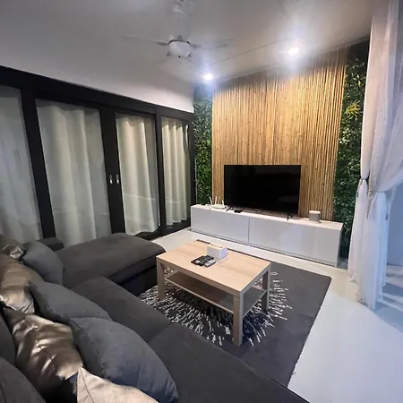 4 Bedroom House With Beautiful Rooftop Near Bts Ekkamai Bangkok Exterior photo