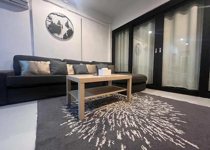 4 Bedroom House With Beautiful Rooftop Near Bts Ekkamai