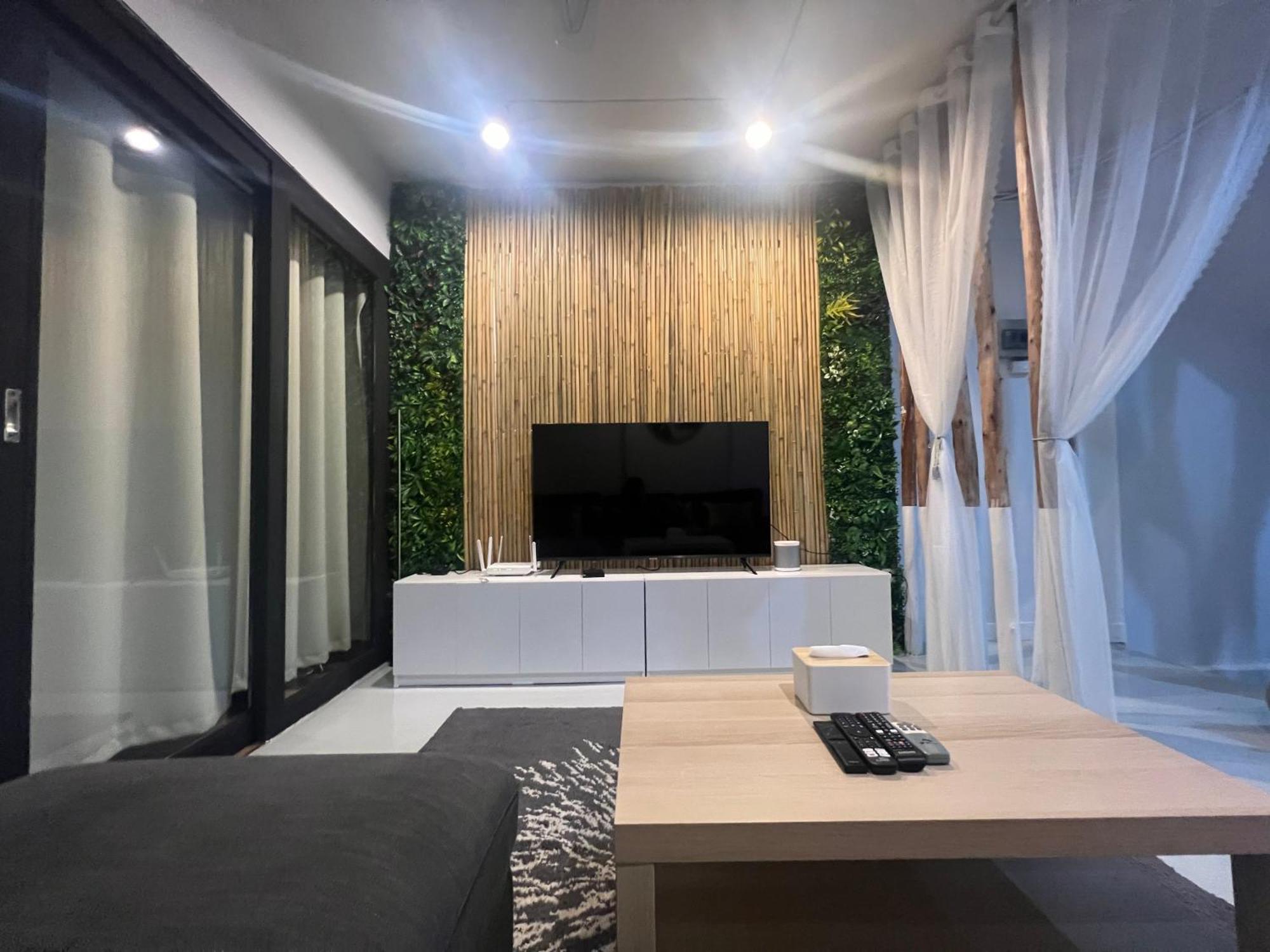 別墅 4 Bedroom House With Beautiful Rooftop Near Bts Ekkamai 曼谷