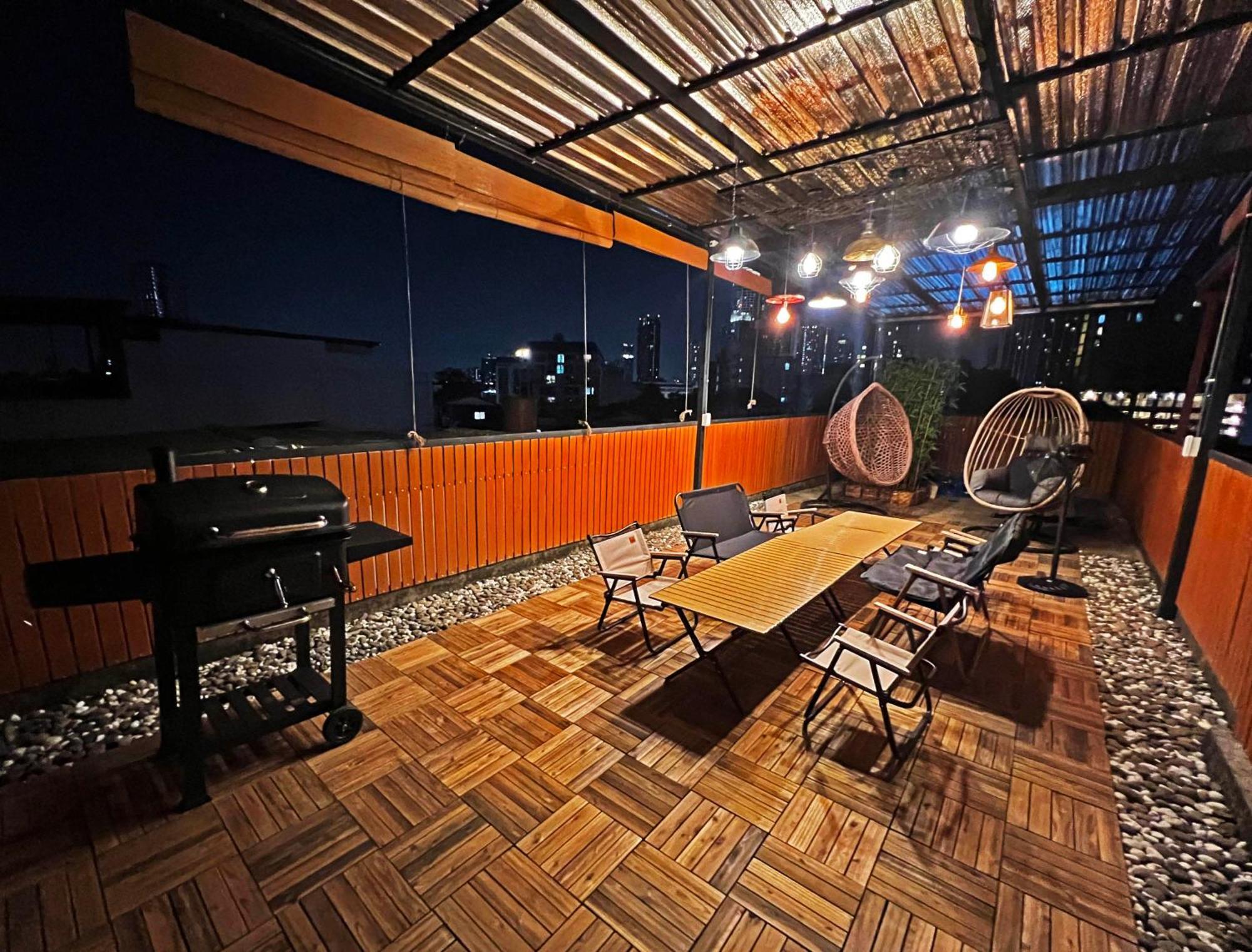 4 Bedroom House With Beautiful Rooftop Near Bts Ekkamai 別墅