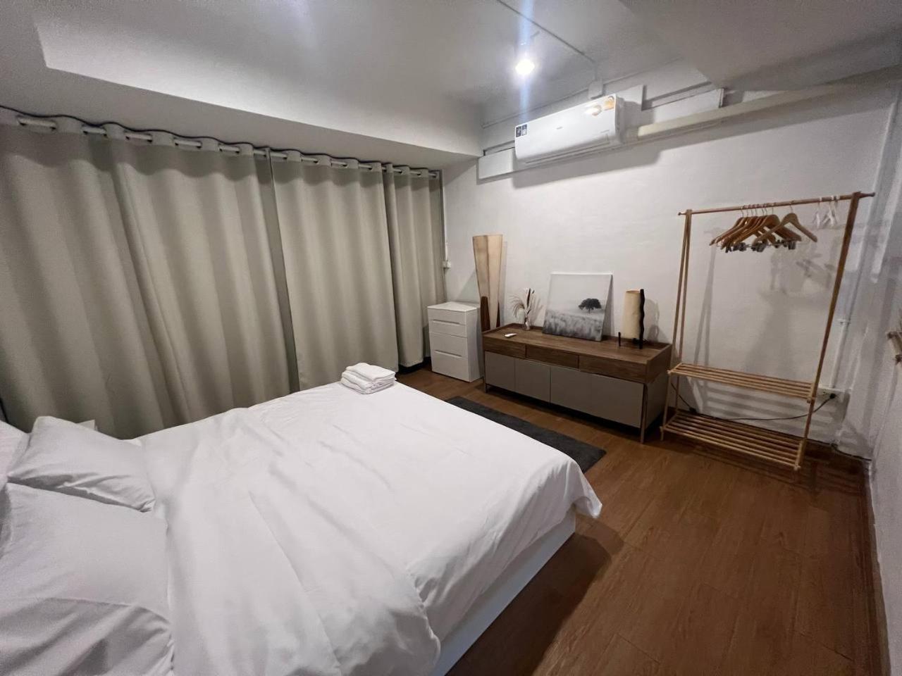 4 Bedroom House With Beautiful Rooftop Near Bts Ekkamai * 曼谷