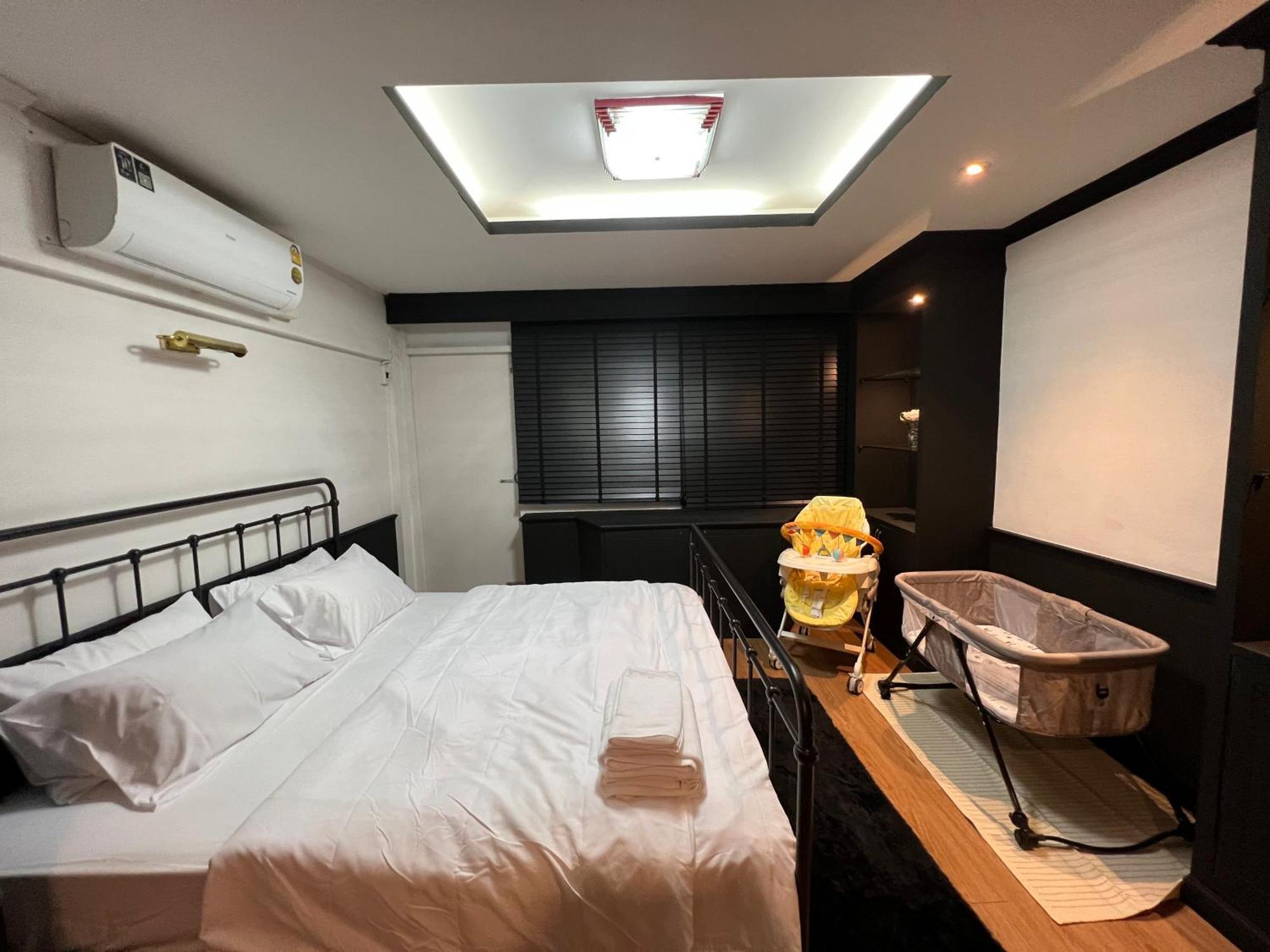4 Bedroom House With Beautiful Rooftop Near Bts Ekkamai 曼谷