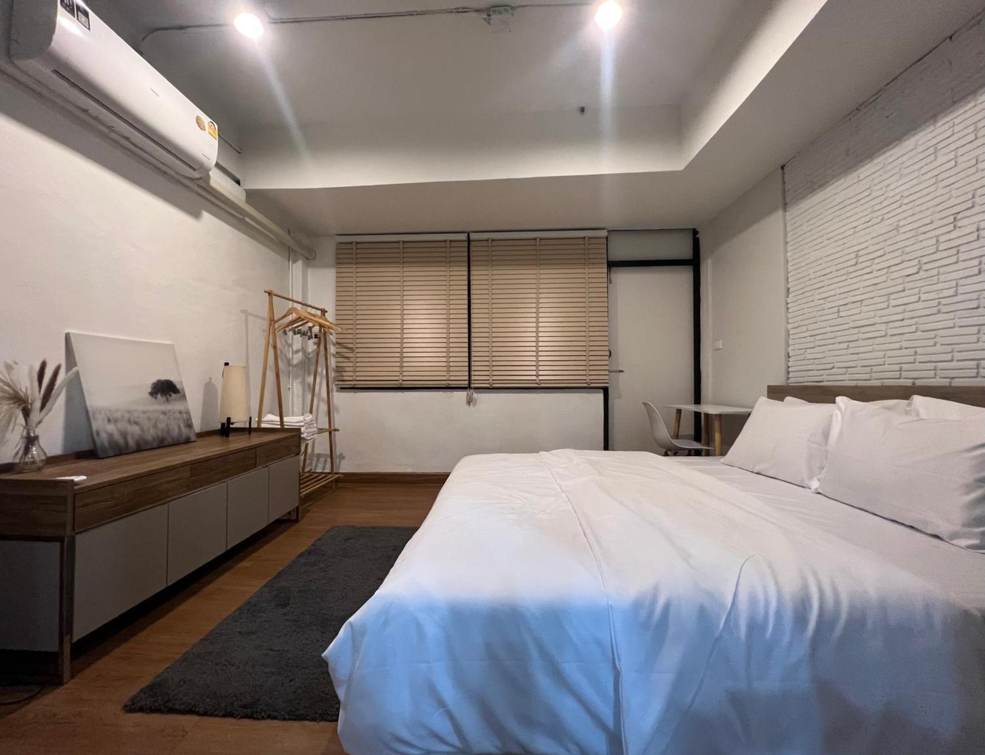 4 Bedroom House With Beautiful Rooftop Near Bts Ekkamai *