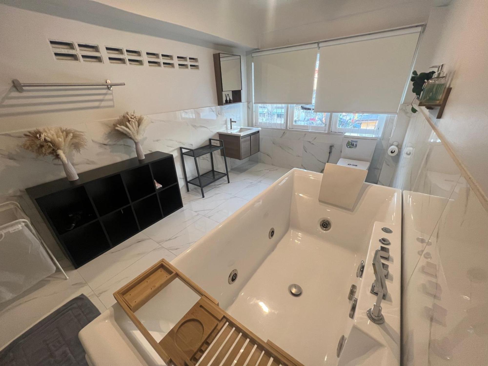 別墅 4 Bedroom House With Beautiful Rooftop Near Bts Ekkamai