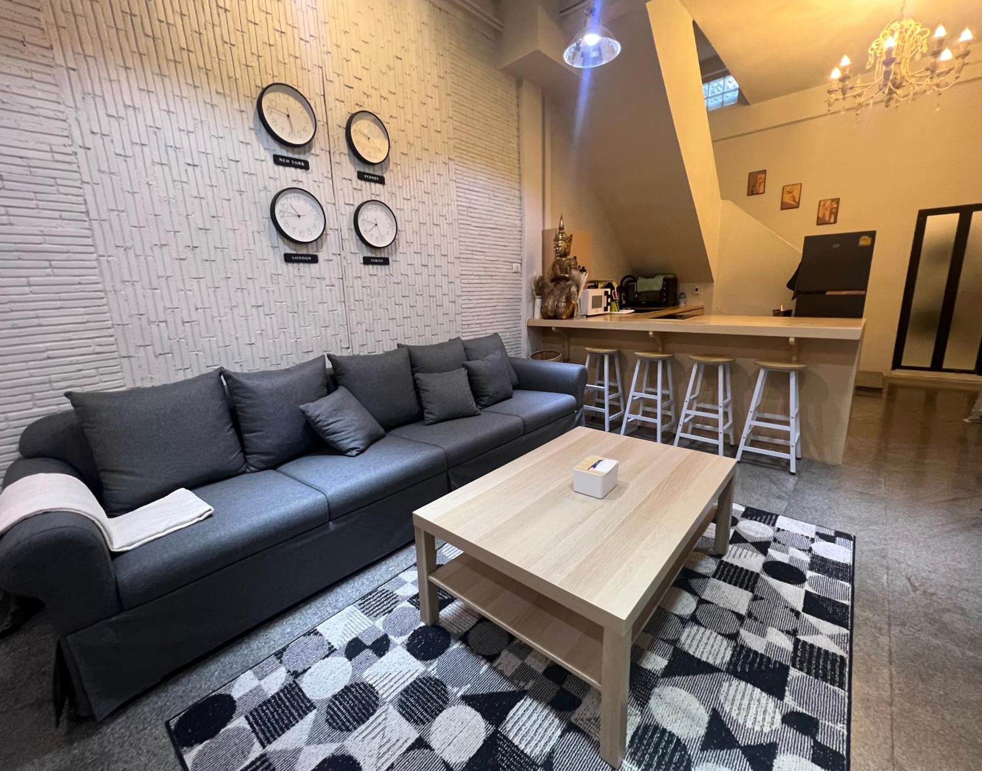 4 Bedroom House With Beautiful Rooftop Near Bts Ekkamai 曼谷